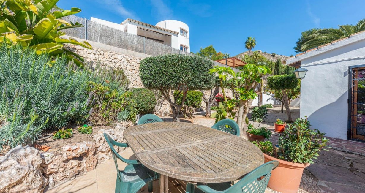 Villa mediterránea en venta junto a la playa de El Portet Moraira