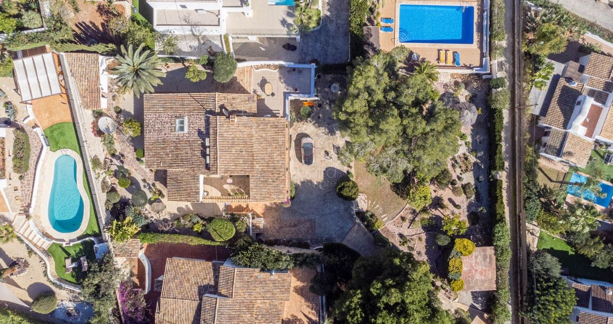 Villa mediterránea en venta junto a la playa de El Portet Moraira