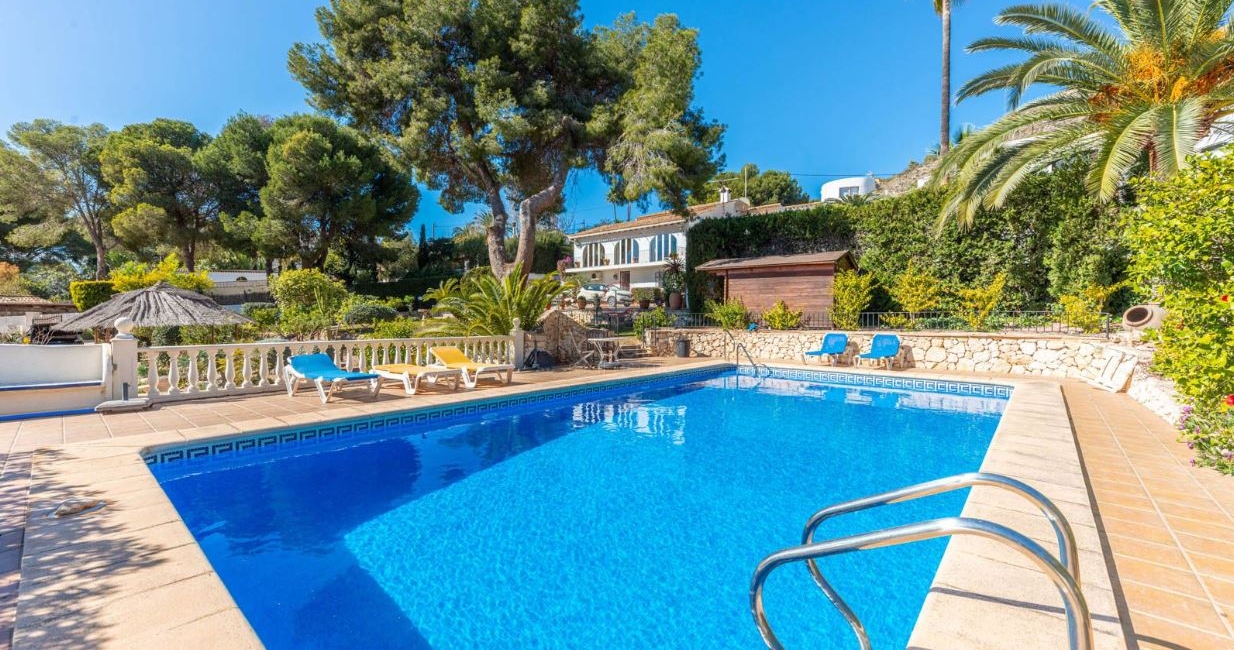 Mediterrane Villa zum Verkauf neben dem Strand El Portet in Moraira