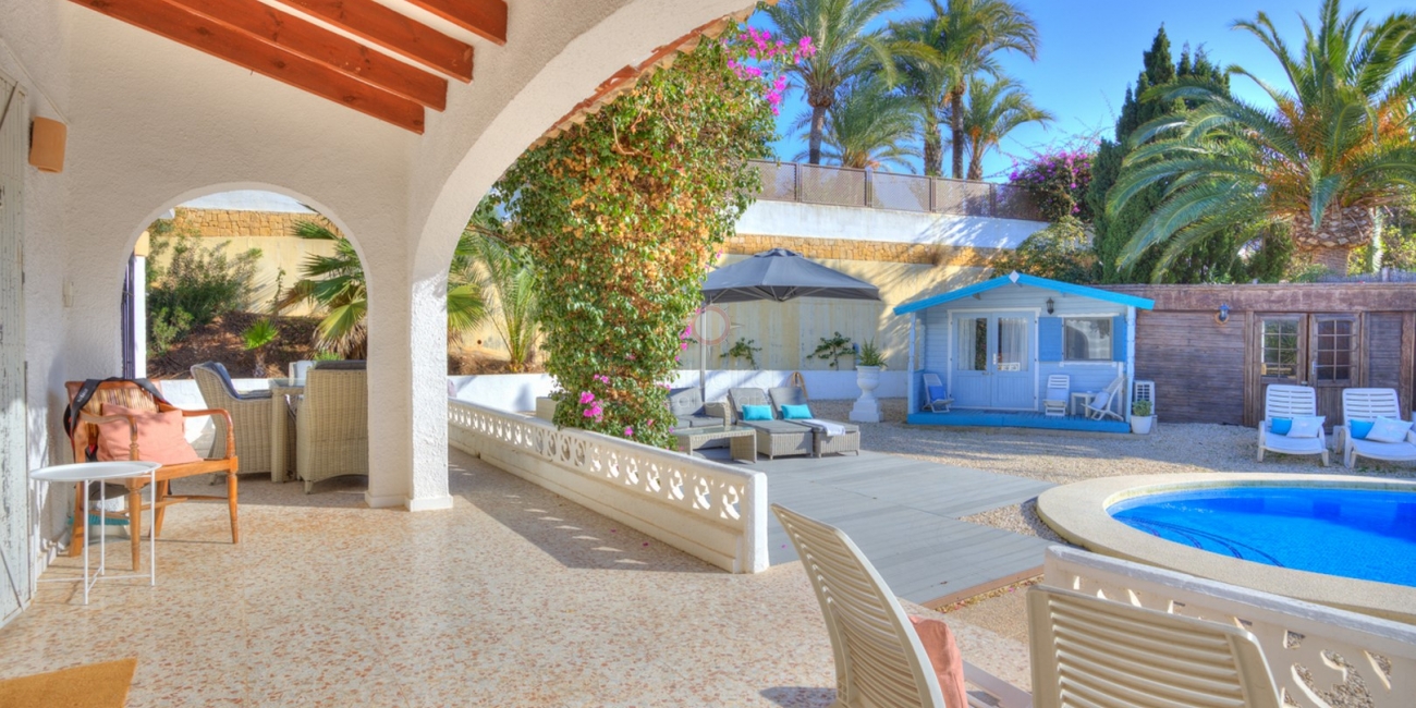 Villa en venta junto a la playa El Portet Moraira