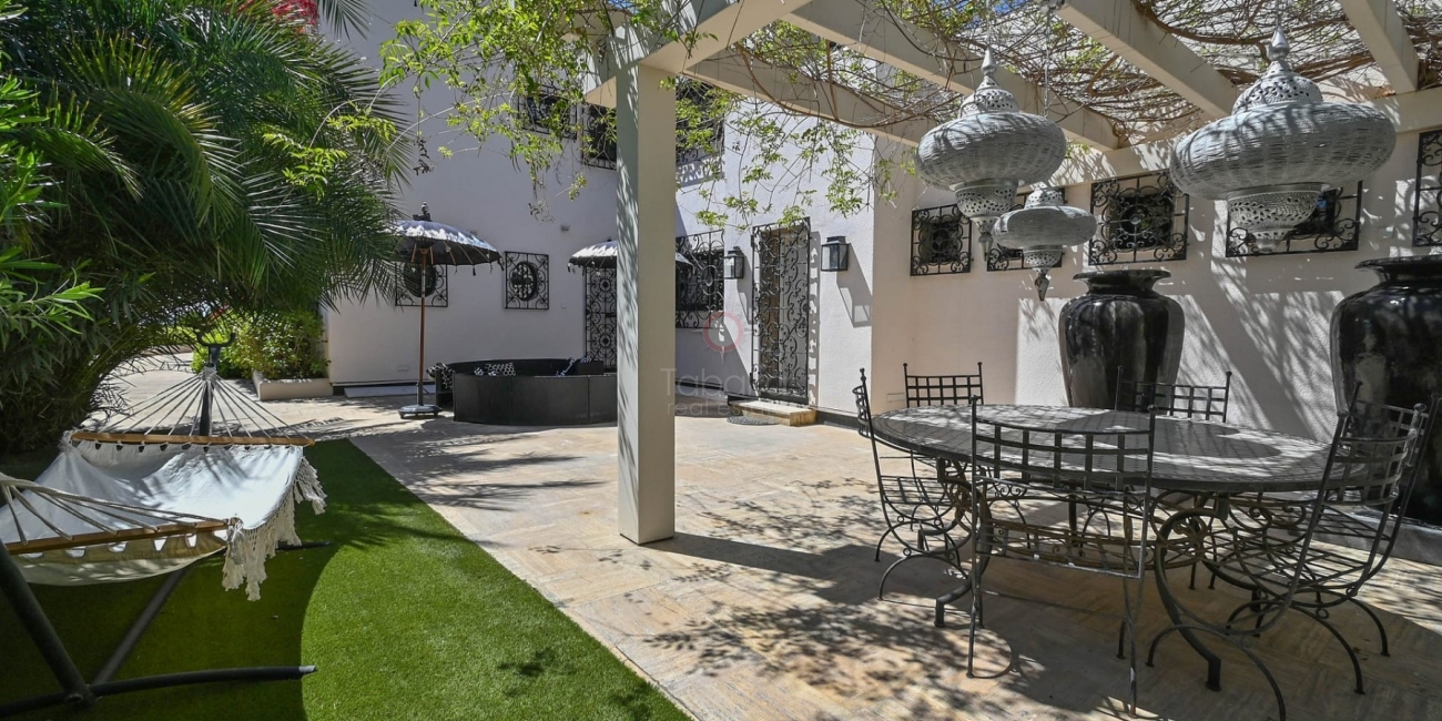 Beachfront Property - Lyxvilla till salu i Moraira