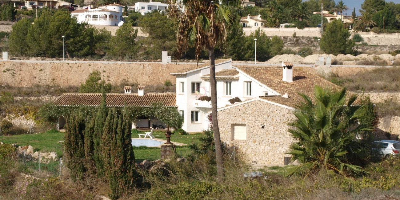 Villa med havsutsikt och extra byggnader i Moraira